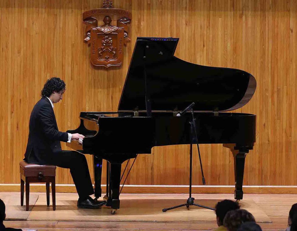 Fabrizzio Vargas, ejecutante de piano de alta calidad: un poco de miedo o nervios antes de tocar