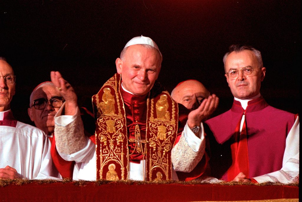 En el 2000, Juan Pablo II pidió perdón por los pecados de la Iglesia. - Alef