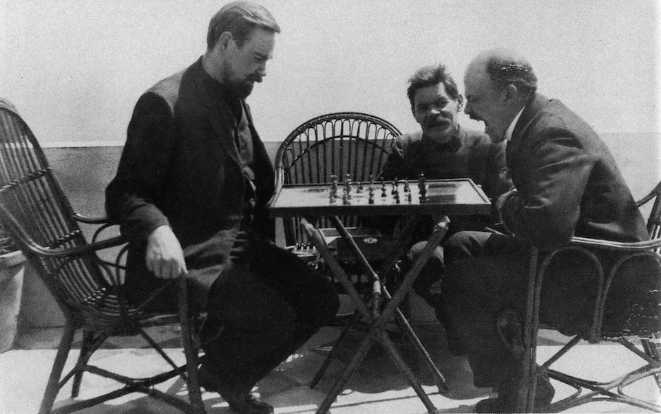 Alexander Bogdánov jugando ajedrez con Vladimir Lenín
