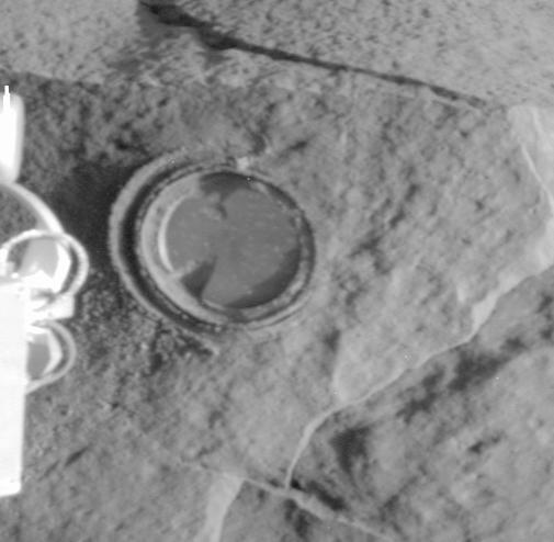 Imagen de la roca Adirondack taladrada, la primera del ser humano en Marte- NASA:JPL
