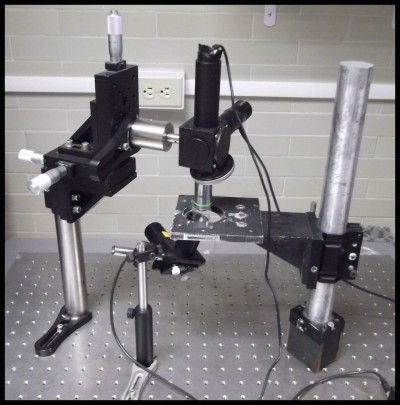 Microscopio de fluorescencia construido en la UV