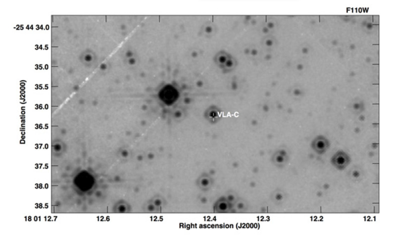 La contrapartida infrarroja de un microcuásar, localizada con el Hubble.