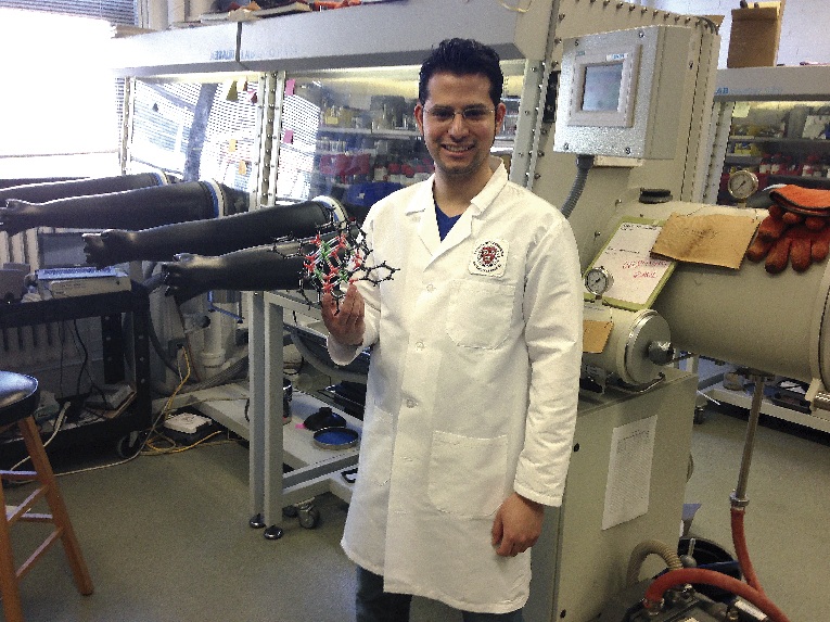 Mexicano en Boston diseña baterías de flujo de gran tamaño a base de moléculas modificadas