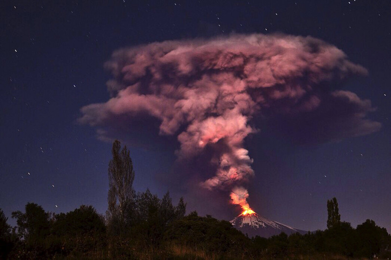 La erupción de un volcán obliga a evacuar a más de 3.000 chilenos