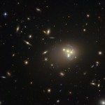 ¿Primeros signos de interacción de la materia oscura consigo misma?
