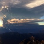 ¿Por qué se ven rayos durante la erupción de un volcán?