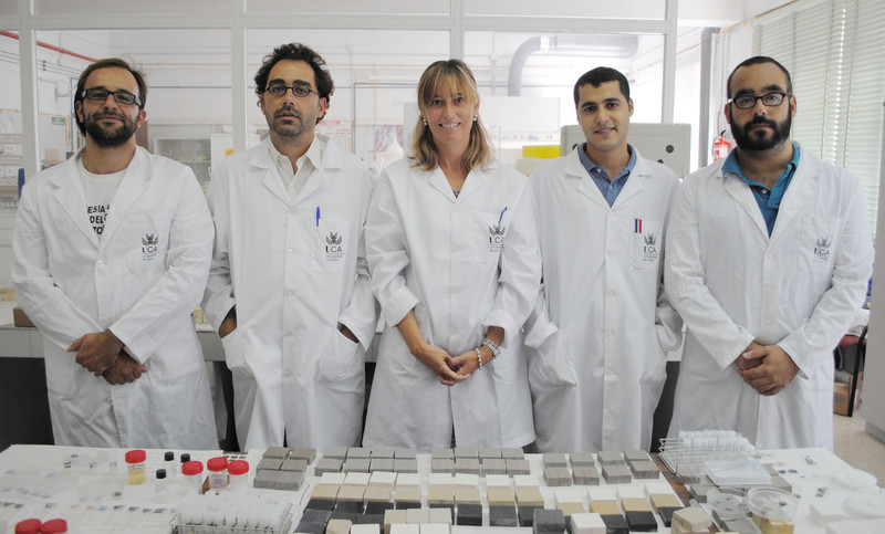 El grupo de investigación Tamices Moleculares y otros Nanomateriales de la Universidad de Cádiz ha desarrollado el nuevo material consolidante. / Fundación Descubre