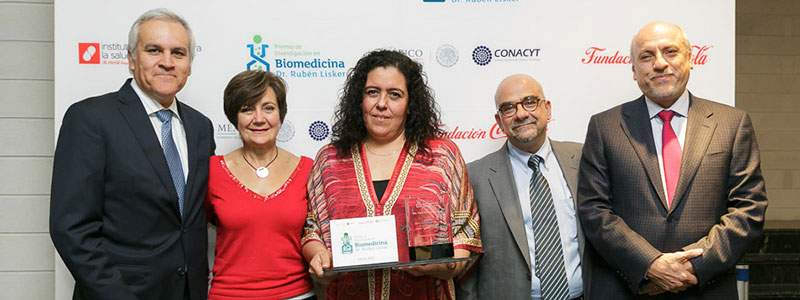 Premiación de María Antonieta Chávez González, con el Premio en Biomedicina “Dr. Rubén Lisker” por su investigación para combatir la leucemia