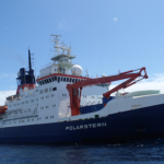 Los barcos, también transportan microorganismos invasores de un lado a otro del mundo