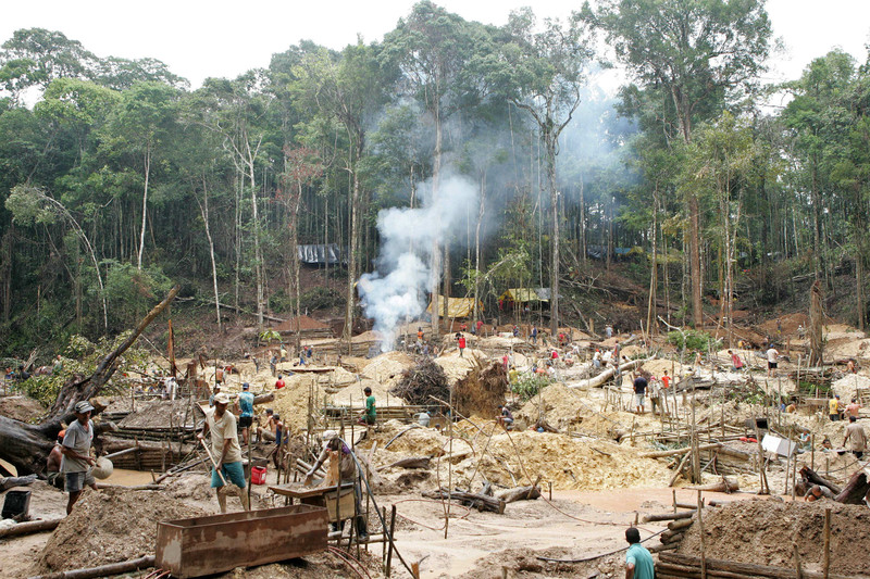 Campamento conocido como Garimpo da Fofoca donde los buscadores de oro deforestan la zona situada a 453 kilómetros al sur de Manaos, capital de la Amazonía brasileña- EFE