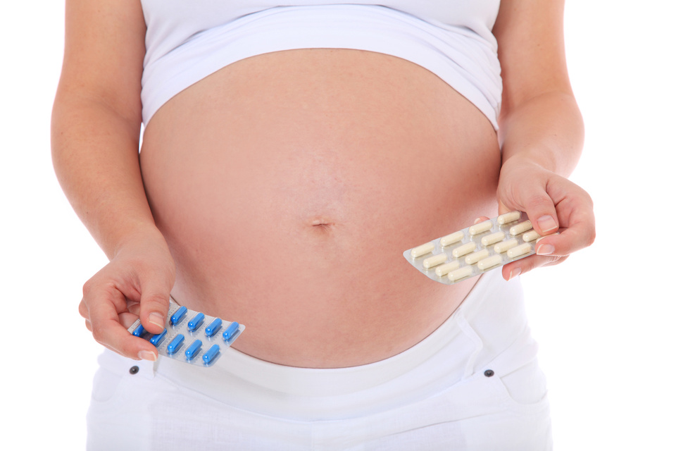 Tomar medicamentos durante el embarazo- Fotolia