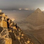 Vista noctura de la Pirámide de Giza y El Cairo, desde lo alto de la pirámide de Keops