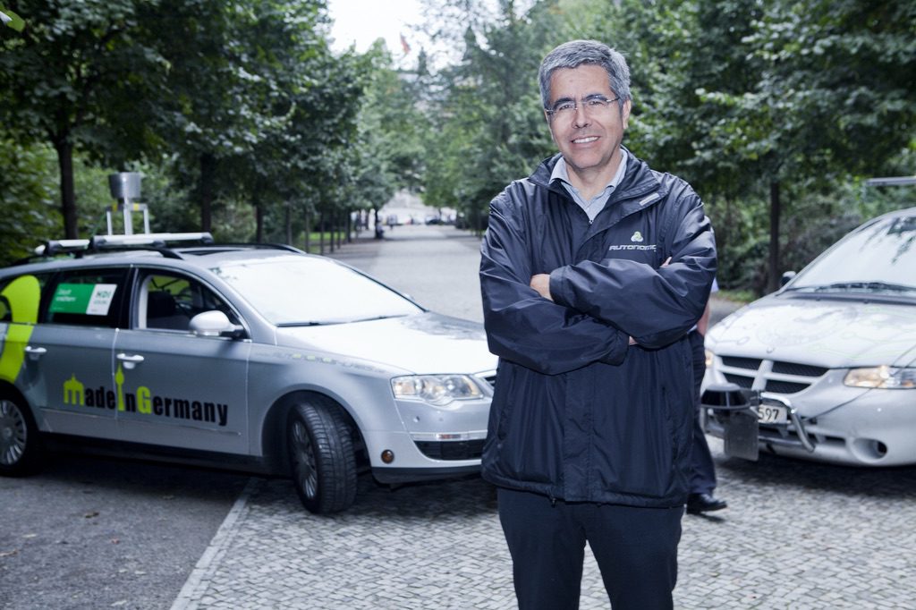 Raúl Rojas González y los automóviles inteligentes
