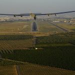 El avión solar Impulse II aterriza en Sevilla tras cruzar el Atlántico