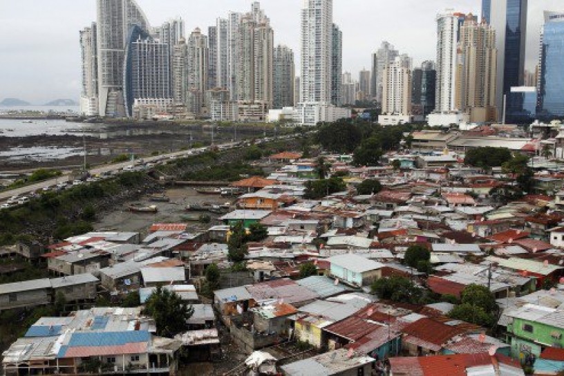 Zonas de pobreza y de gran desarrollo urbano