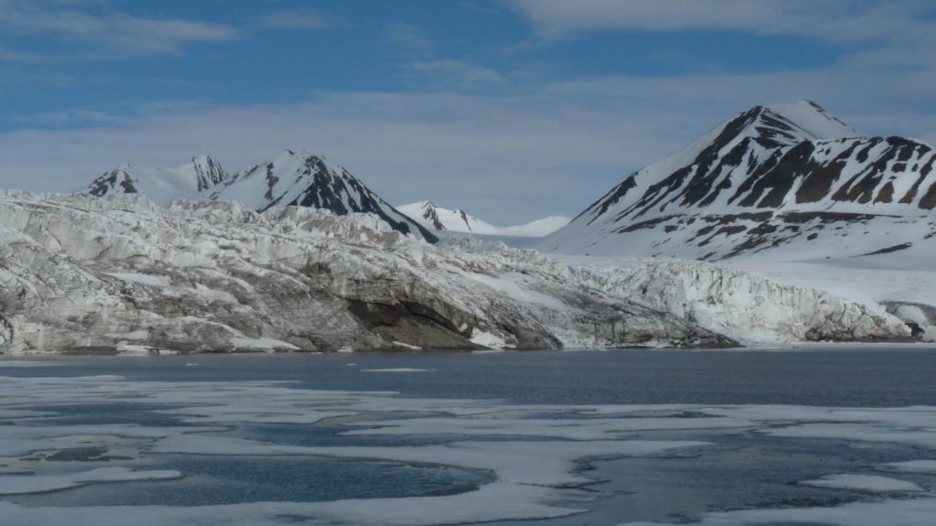 Glaciar de tidewater en la Bahía de Nordfjorden, isla de Spitsbergen, archipiélago de Svalbard- Raúl Martín Moreno