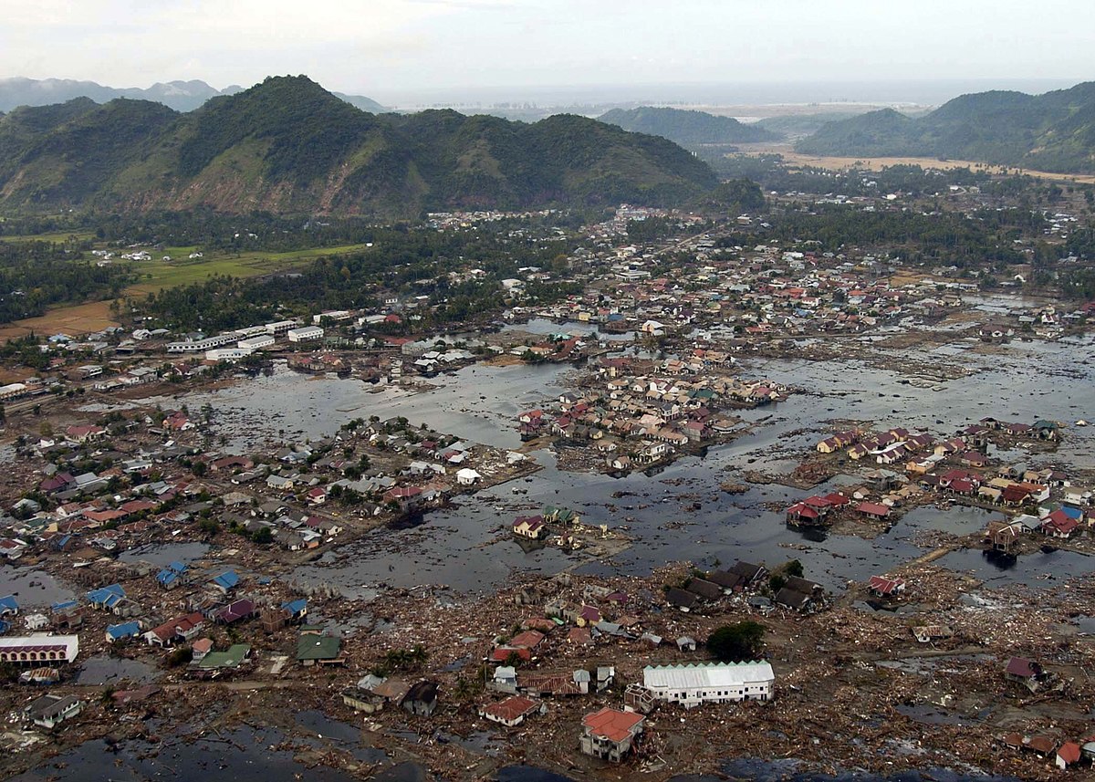 Pueblo en la costa de Sumatra en ruinas debido al tsunami
