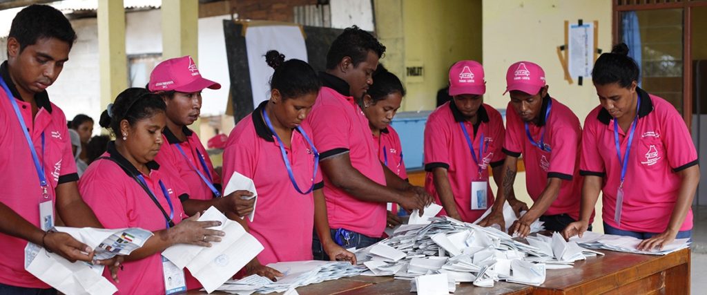 Recuento de votos en las elecciones de Timor Oriental en 2012 Foto ONU, Martine Perret