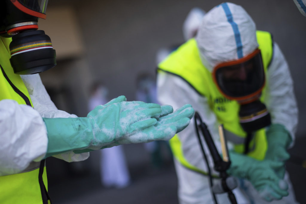 "Sanitizar" una palabra que la pandemia fortaleció en el idioma español