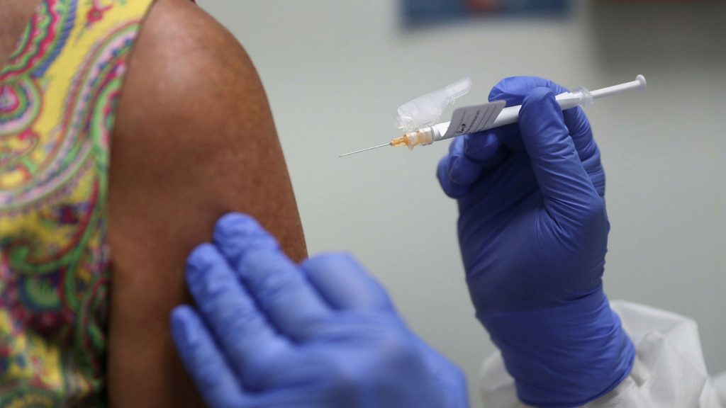 La OMS pide a los países ricos no acaparar vacunas