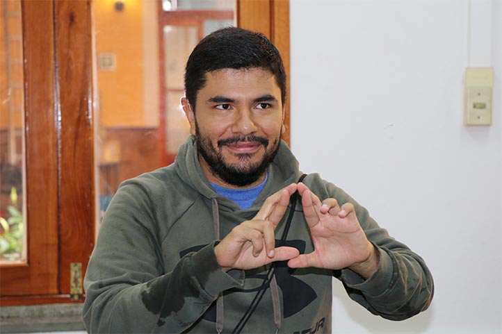 Esteban Javier Tenorio Vázquez, joven sordo alumno de la UV