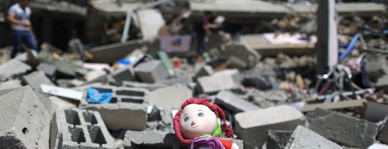 Día Internacional de los Niños Víctimas Inocentes de la Agresión: 250 millones viven en zonas de conflicto Juguete entre escombros, franja de Gaza- Xinhua, Wissam Nassar