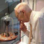 John Mainstone murió a los 78 años sin ver la caída de una gota de brea (VIDEO)