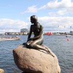 Desde 1913: Una sirenita da la bienvenida al puerto de Copenhague