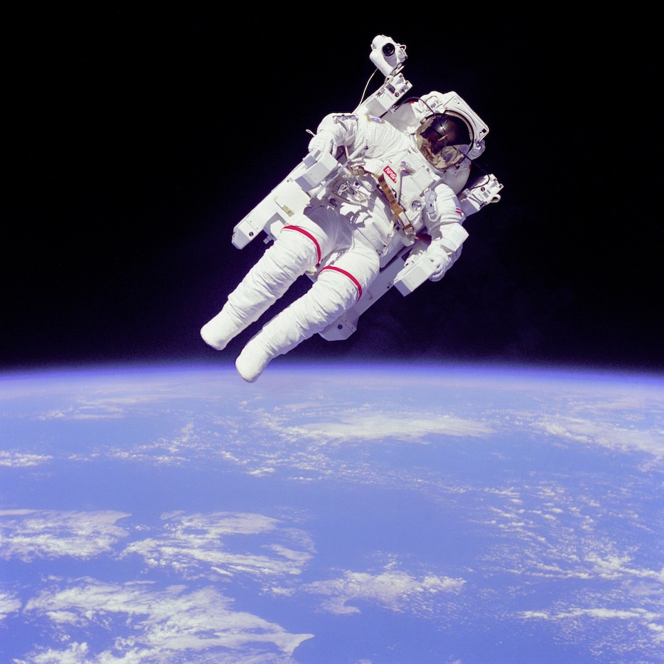 Bruce McCandless, su MNU y su vuelo espacial en solitario- NASA