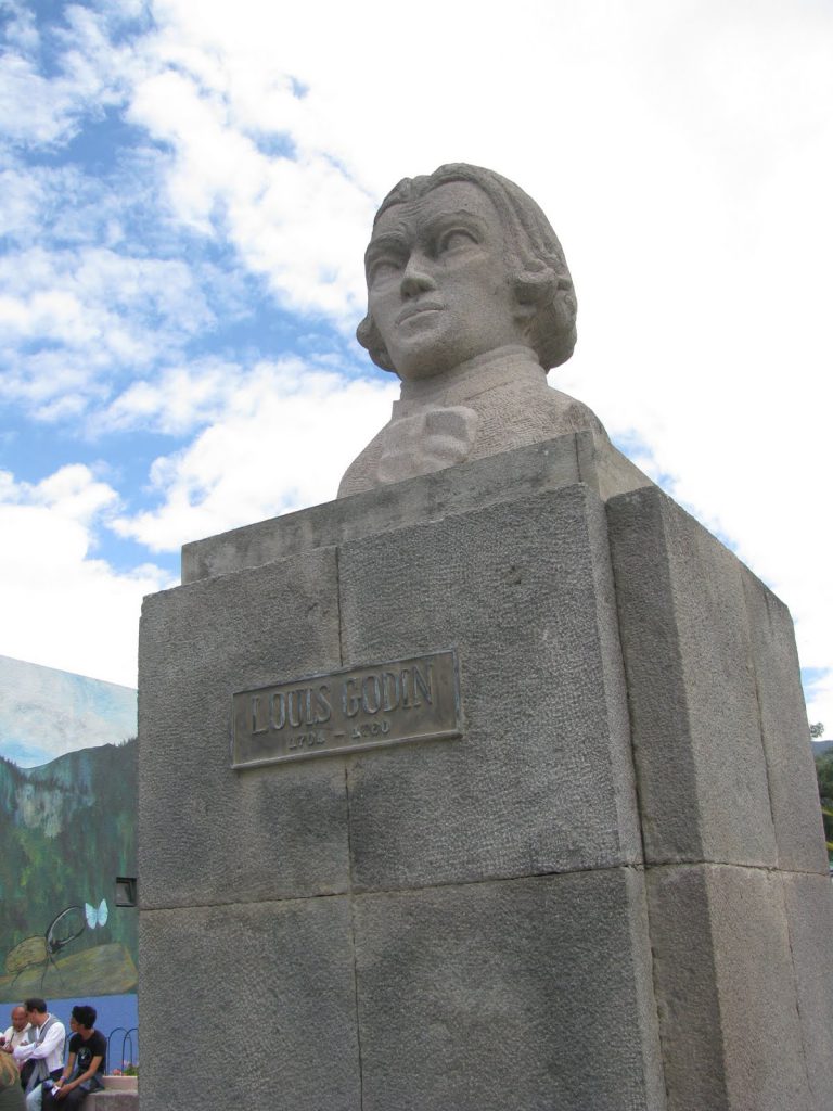 Monumento a Louis Godin, en Quito, Ecuador