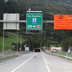 El gran túnel de San Bernardo, casi 6 kilómetros atravesando los Alpes; inaugurado en 1964