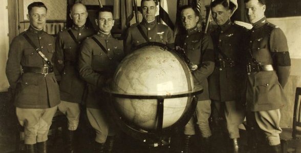 Los pilotos de la primera vuelta al mundo en avión- San Diego Air And Space Museum Archive