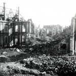 Dos mil libros medievales perdidos al ser bombardeada la biblioteca medieval de Chartres, Francia, el 26 de mayo de 1944