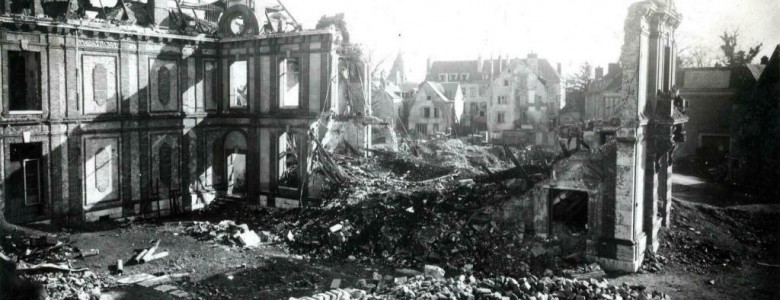 Biblioteca Medieval de Chartres, reducida a escombros