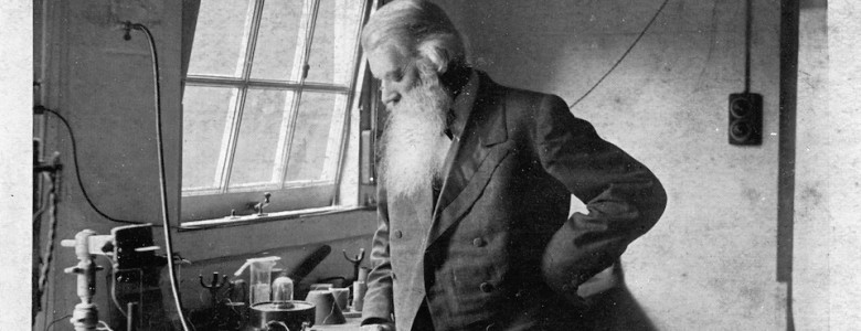 Sir Joseph Wilson Swan, le disputó a Edison la paternidad del invento de la bombilla eléctrica Joseph Wilson Swan