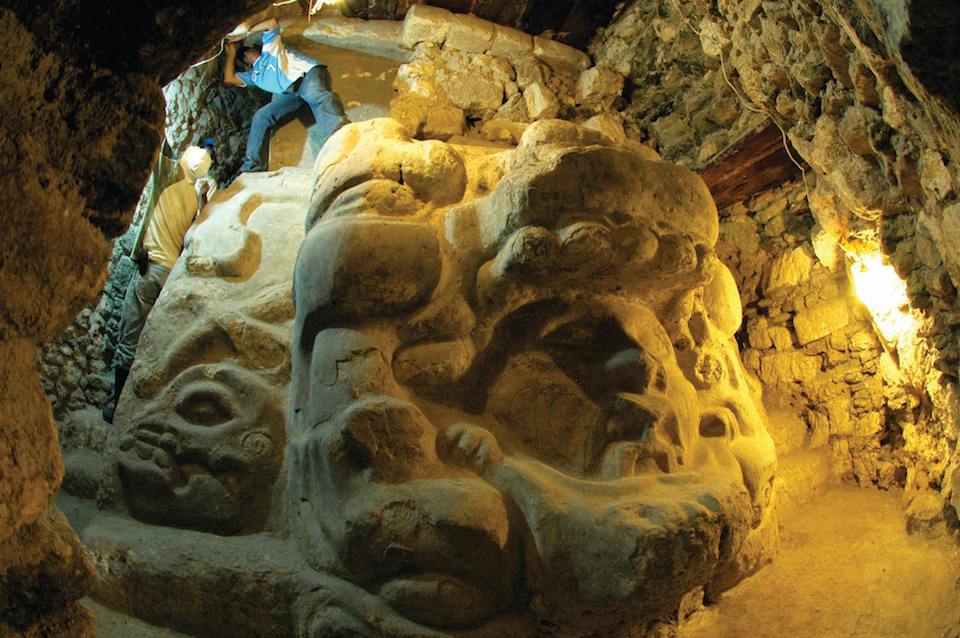 Cival, replantear la cronología de la civilización maya. Presentada el 6 de mayo de 2004