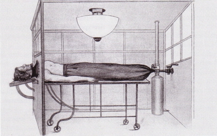 Ernst Ferdinand Sauerbruch, inventor de la Cámara de baja presión para operación de tórax, presentada en 1904