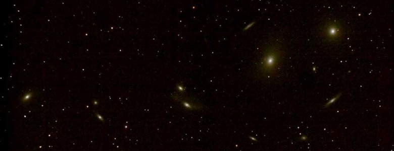 3 de junio de 1994: Anuncian haber localizado agua en la galaxia Markarian 1, a 200 millones de años luz Conjunto de galaxias Markarian