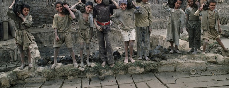 Niños egipcios en una construcción, Jean Pierre Laffont/ ONU Foto