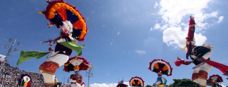 La Guelaguetza: La evolución de un rito prehispánico al maíz, a un espectáculo cultural Guelaguetza, Danza de la Pluma