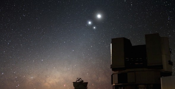 Júpiter, Venus y la Luna, conjunción del 2009, desde el Very Large Telescope - Y Beletsky