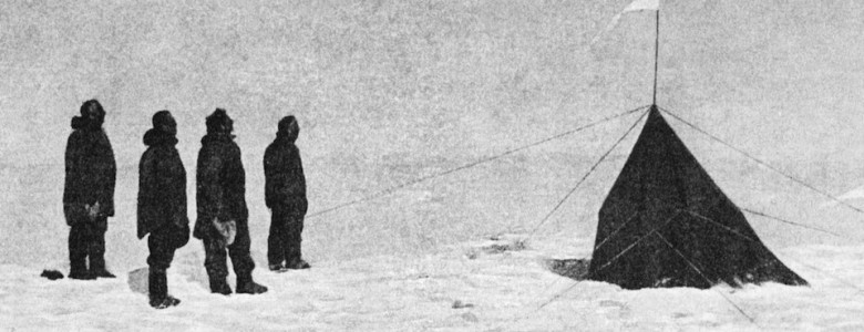 Roald Amundsen, el primero en llegar al Polo Sur el 14 de diciembre de 1911, pero el soñaba con el Polo Norte Roald Amundsen en el Polo Sur- Olav Bjaaland