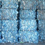 Logran emprendedores utilizar botellas de PET para fabricar papel mineral