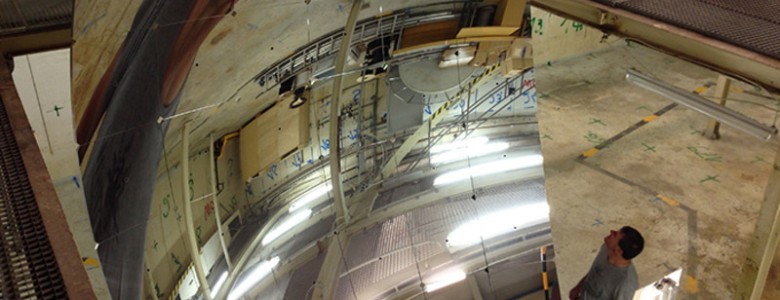 Búsqueda de materia oscura a través del espejo