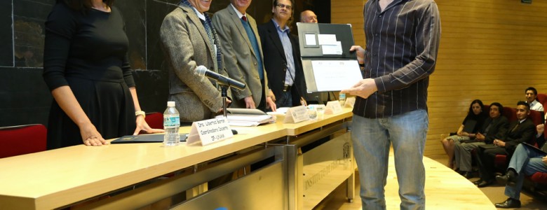 Premio Jorge Lomnitz al físico Isaac Pérez.