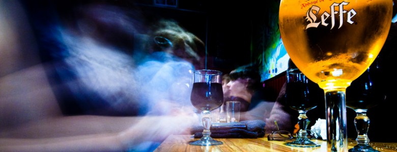 Trabajar demasiado aumenta el riesgo de alcoholismo Las nieblas del alcohol- Eric Montfort