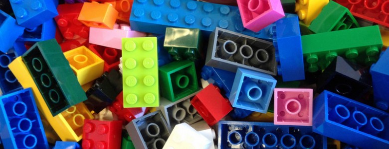 Un lenguaje de programación con cajas virtuales de colores que imita las piezas de Lego Un lenguaje de programación con cajas virtuales de colores que imita las piezas de Lego