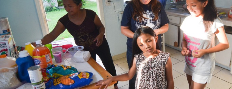 Los jóvenes latinos nacidos en EE UU sufren más estrés por discriminación que los inmigrantes Familia procedente de Nicaragua y residente en Miami- EFE/Gastón de Cárdenas