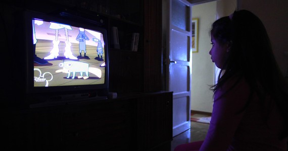 Más de dos horas diarias de televisión aumentan un 30% el riesgo de hipertensión en niños