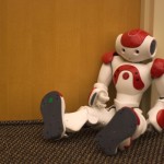 Mejoran la vida de los robots NAO y ganan concurso